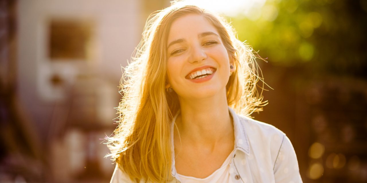 https://www.psiseg.com.br/wp-content/uploads/2022/04/charming-girl-smiling-1280x640.jpg